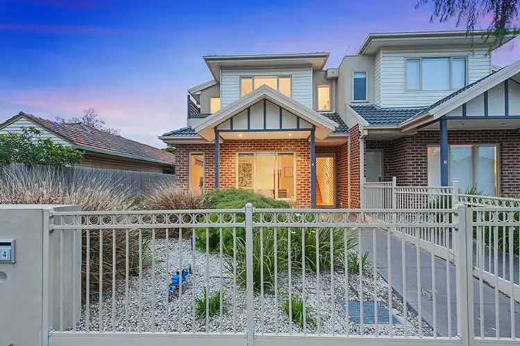 2/180 Woods Street, Newport VIC 3015