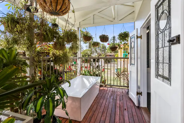 29 Macquarie Street, Silkstone QLD 4304