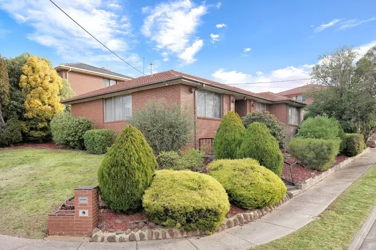 33 Clarke Drive, Gladstone Park VIC 3043