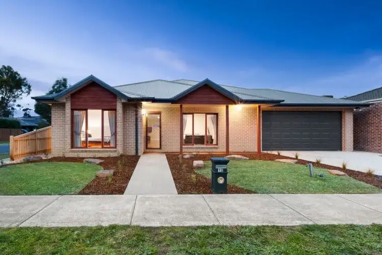 90 Laurimar Boulevard, Doreen VIC 3754