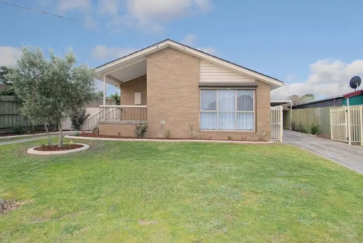 16 Hall Road, Gladstone Park VIC 3043