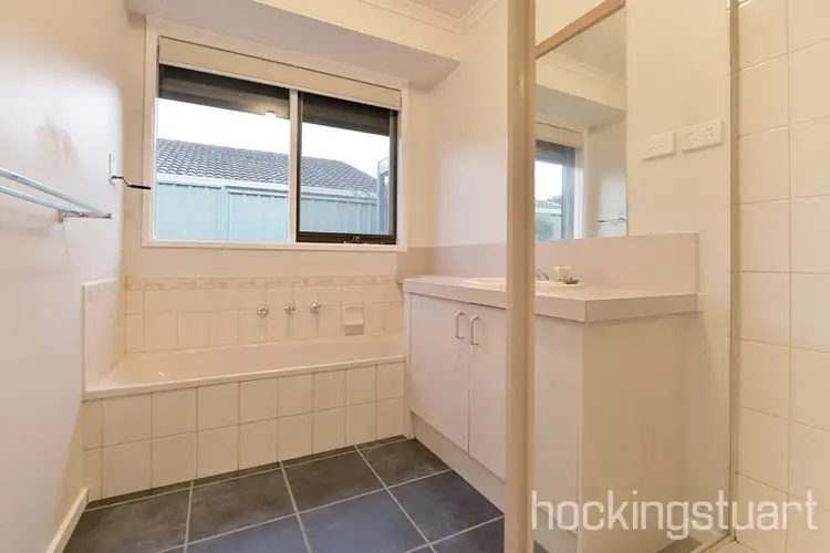 Sixth view of Homely house listing, 2 Sharne Court, Cranbourne North VIC 3977
