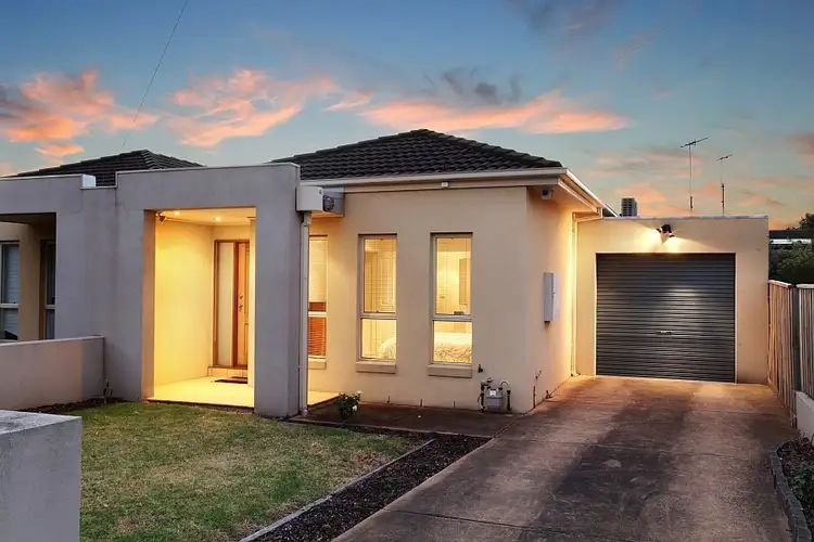 17 Howard Avenue, Ormond VIC 3204