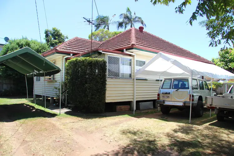 17 Marina Street, Shorncliffe QLD 4017