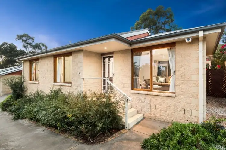 2/17 Silver Street, Eltham VIC 3095