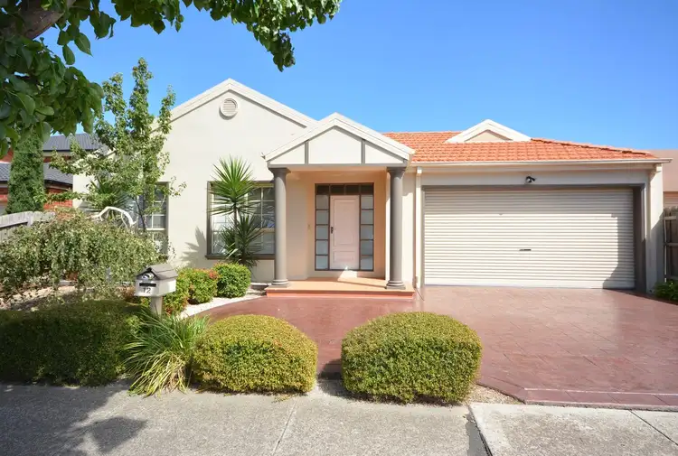 12 Glenview Street, Roxburgh Park VIC 3064