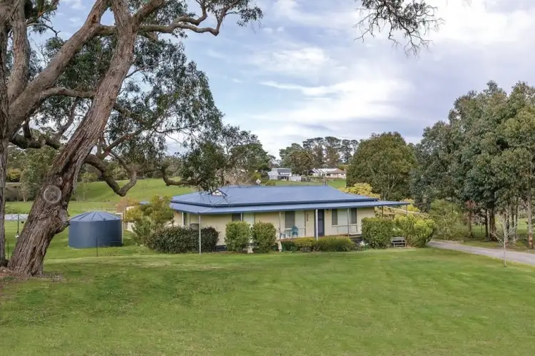 19 Banksia Court, Linton VIC 3360