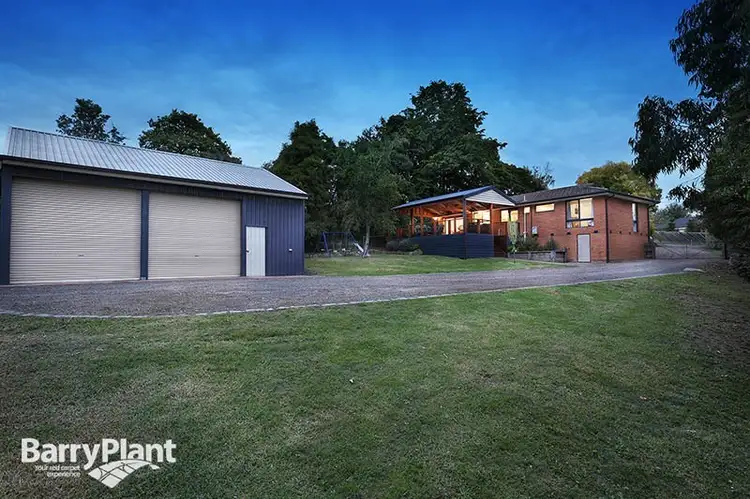 10 Darinda Avenue, Wandin North VIC 3139