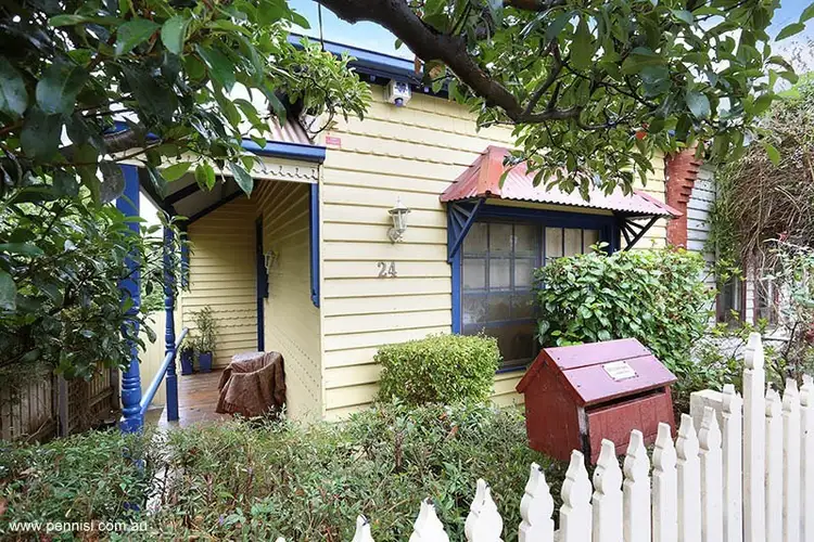 24 Flemington Street, Travancore VIC 3032