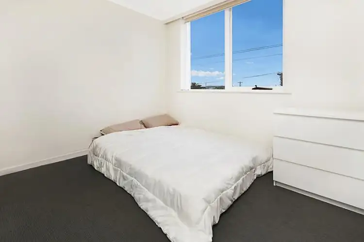 Third view of Homely apartment listing, 6/15 De Carle Street, Brunswick VIC 3056