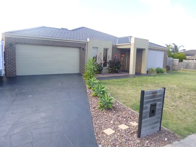 40 Cherryhills Drive, Cranbourne VIC 3977