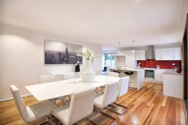 26 Barrington Crescent, Gladstone Park VIC 3043