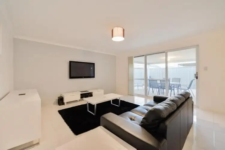 2 Serisier Parkway, Queens Park WA 6107