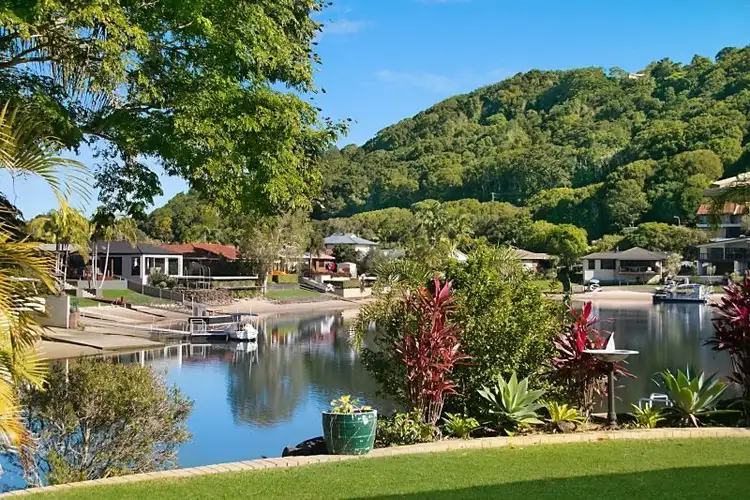 16 Captains Way, Banora Point NSW 2486