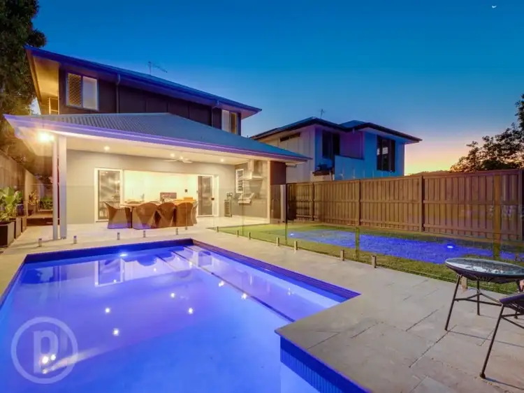 81 Beatrice St, Bardon QLD 4065