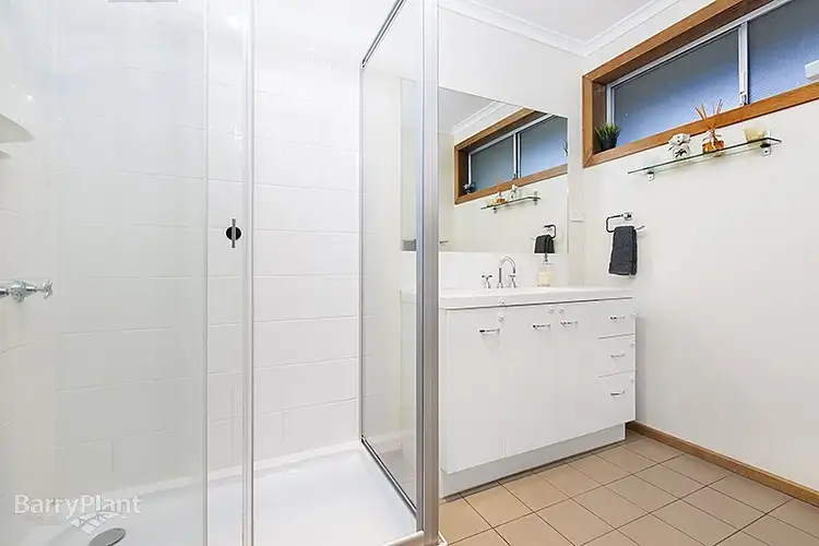 Sixth view of Homely house listing, 2 Islay Court, Mount Waverley VIC 3149
