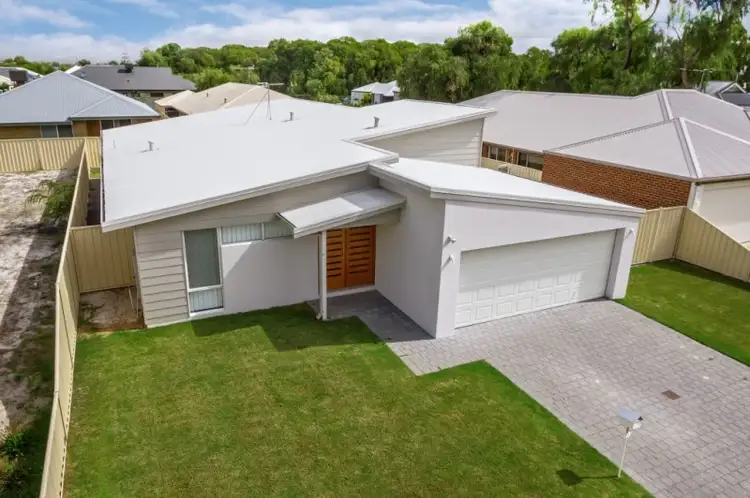 24 Cambridge Boulevard, Abbey WA 6280