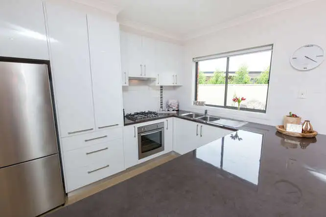 Fifth view of Homely house listing, 8 Stephanie Street, Mildura VIC 3500