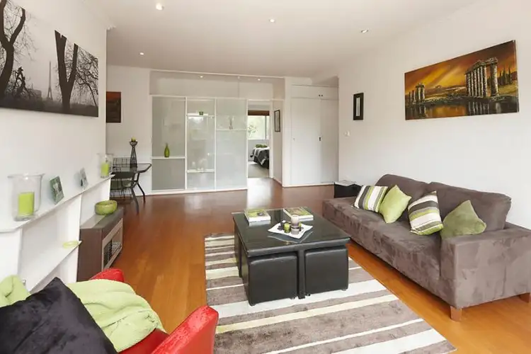 Second view of Homely apartment listing, 6/11 Ardene Court, Hawthorn VIC 3122
