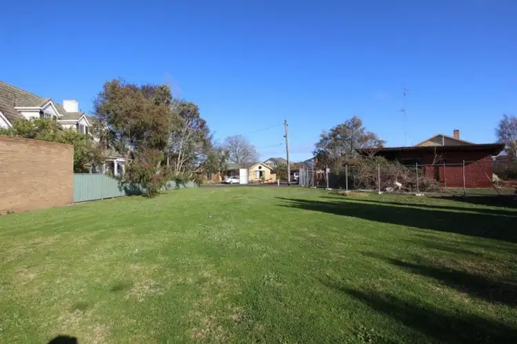 22 Tennis Street, Lake Wendouree VIC 3350