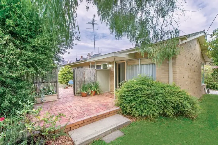 8 Elliott Street, Lake Wendouree VIC 3350