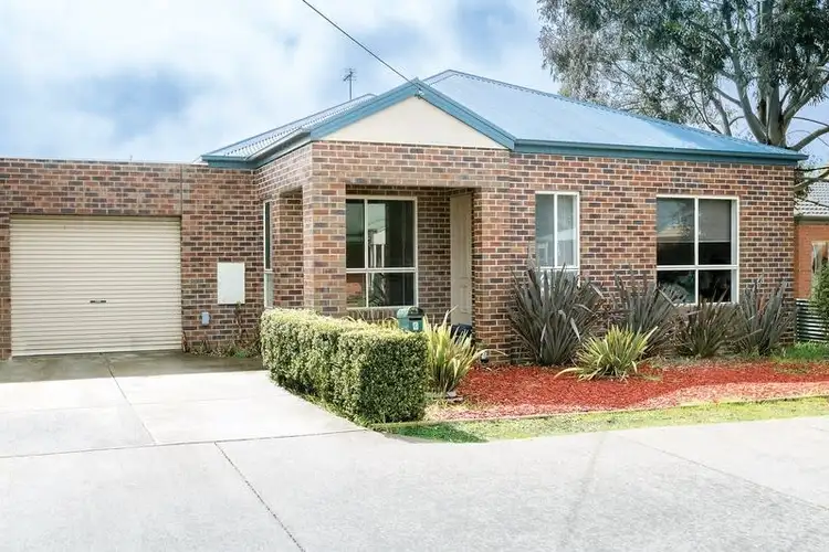 6 Bartley Avenue, Mount Clear VIC 3350