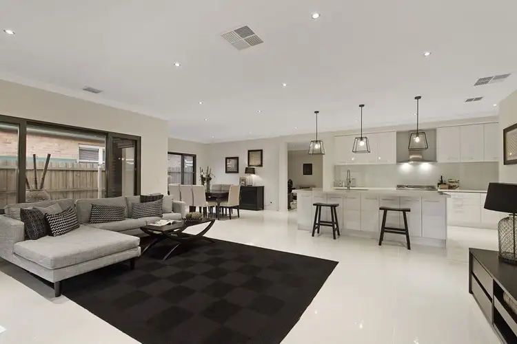 Second view of Homely house listing, 5 Winbourne Road, Mount Waverley VIC 3149