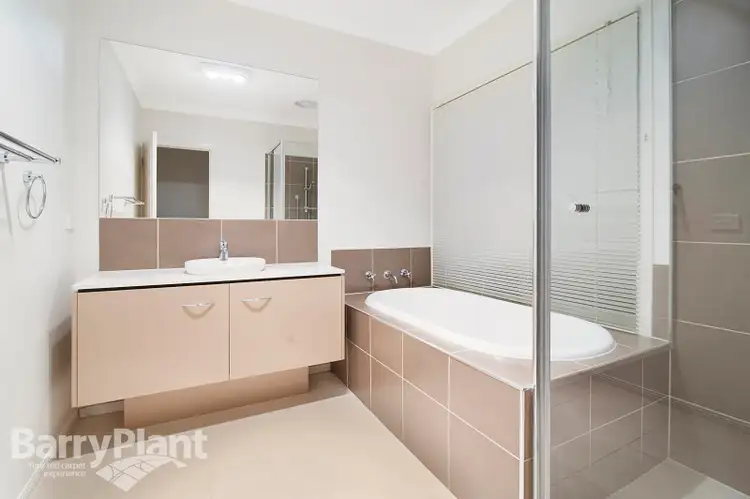 Sixth view of Homely house listing, 2 Florida Court, Berwick VIC 3806