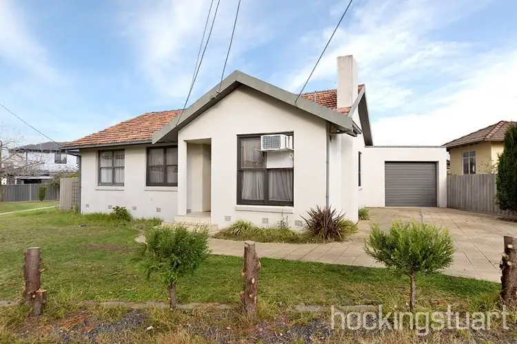 8 Deakin Crescent, Dandenong North VIC 3175