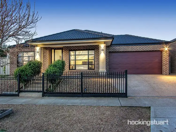 16 Forest Glade Way, Caroline Springs VIC 3023