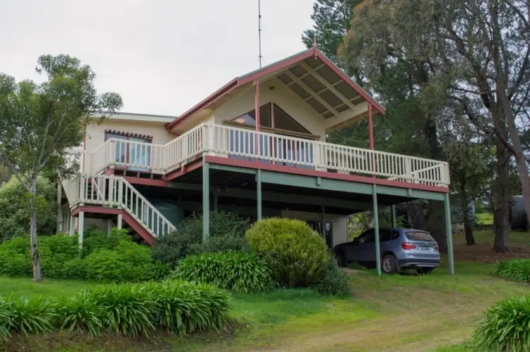 10 Catherine Street, Goughs Bay VIC 3723