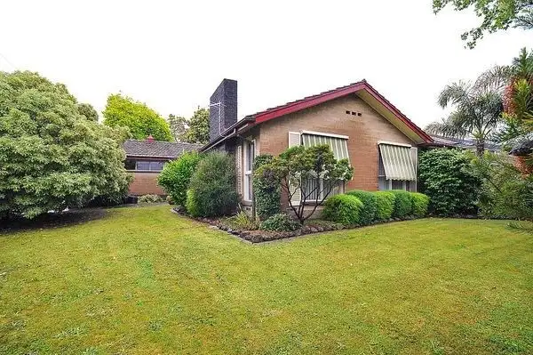 77 Gateshead Drive, Wantirna South VIC 3152
