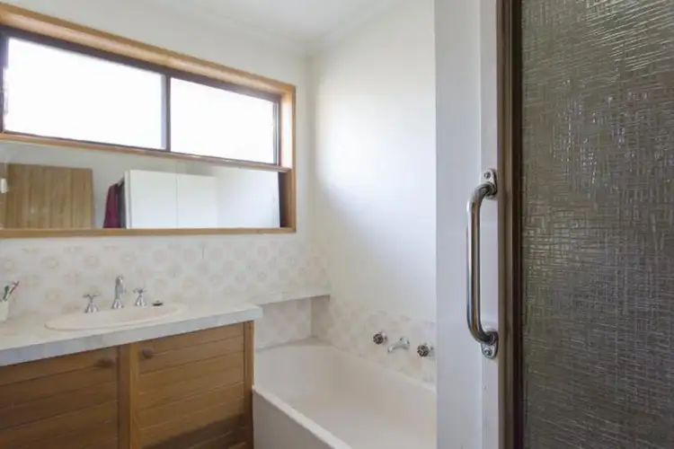 Fifth view of Homely house listing, 2/33 Mitchell Street, Kangaroo Flat VIC 3555