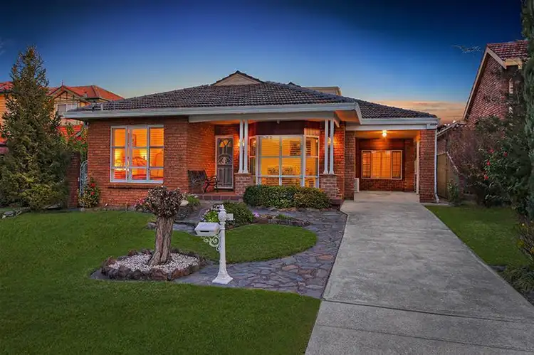 10 Stretham Avenue, Picnic Point NSW 2213