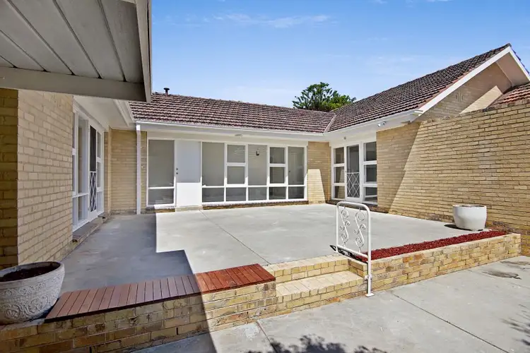 3 College Crescent, Flora Hill VIC 3550