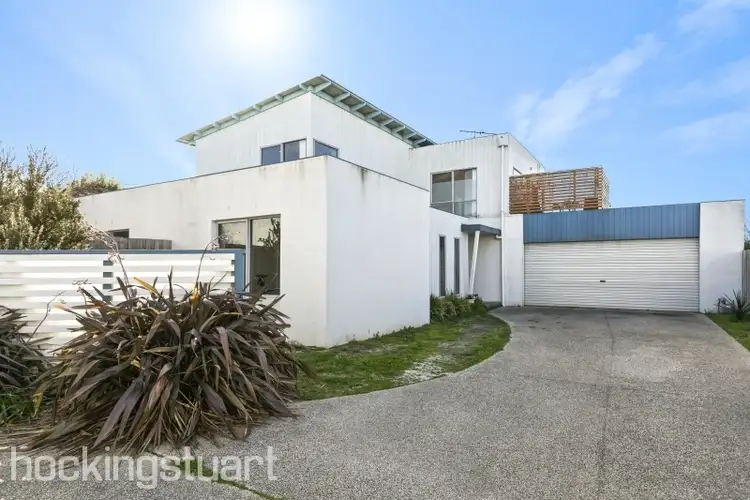 2/1C Boscarne Avenue, Torquay VIC 3228