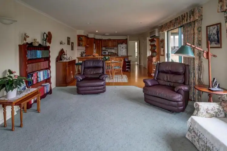 Fifth view of Homely house listing, 1/6 Dunvegan Court, Warrnambool VIC 3280