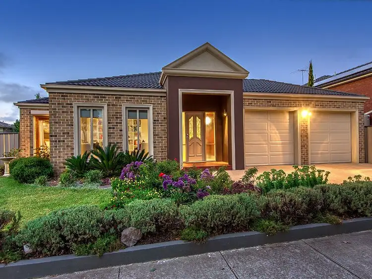 19 Kingsbridge Circuit, Cairnlea VIC 3023