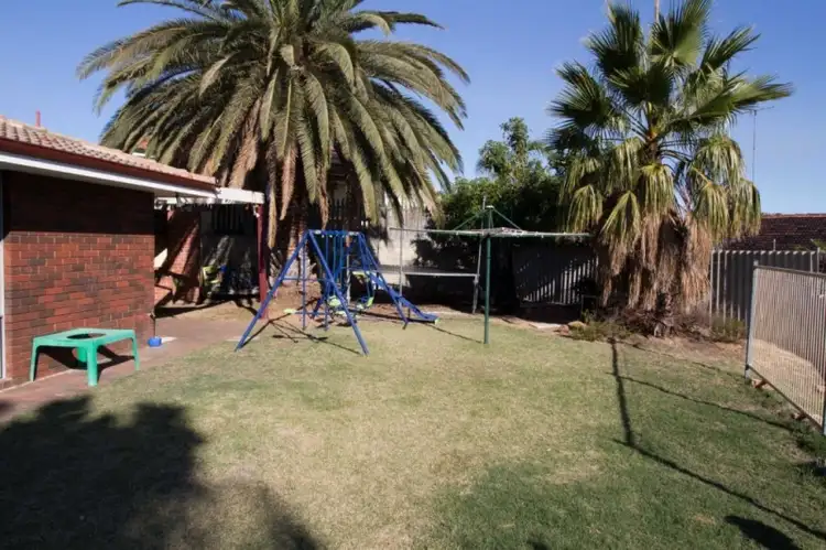 2B Crown Court, Carine WA 6020
