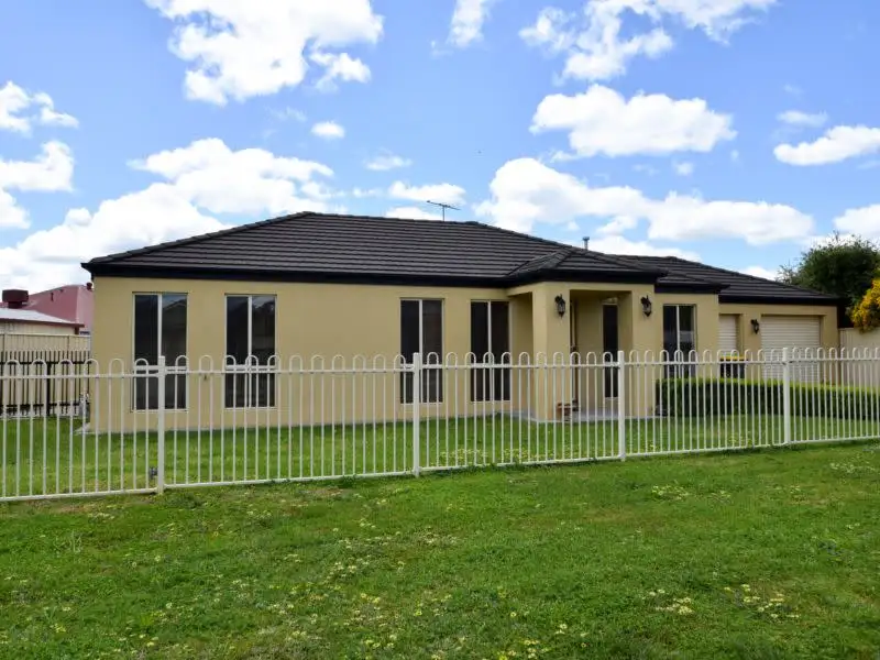 Main view of Homely townhouse listing, 2A Christine Drive, Wangaratta VIC 3677