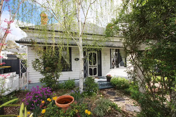 6 Napier Street, Black Hill VIC 3350