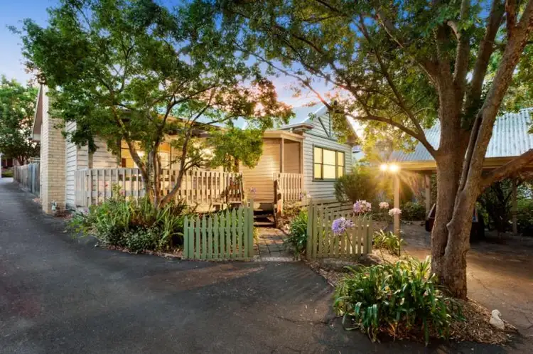 1/8 Stanley Avenue, Eltham VIC 3095