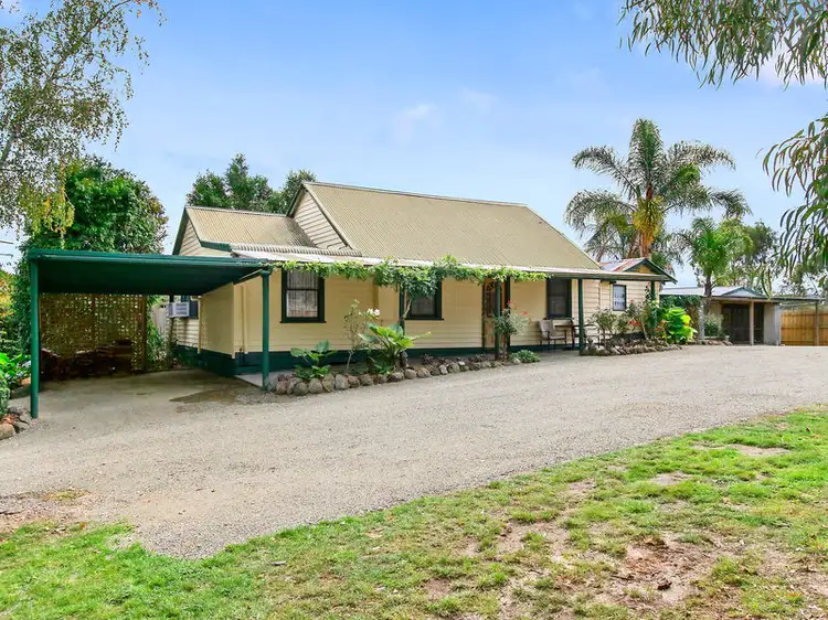 10 School Road, Seville VIC 3139