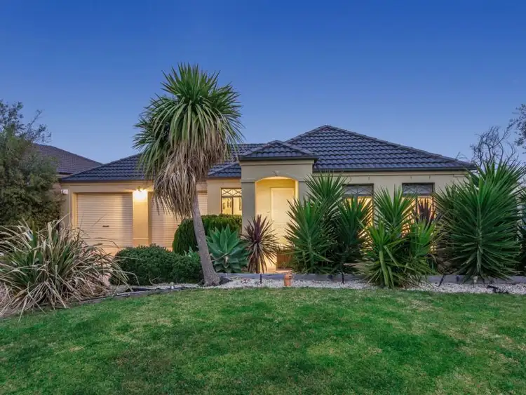 6 Conder Place, Caroline Springs VIC 3023