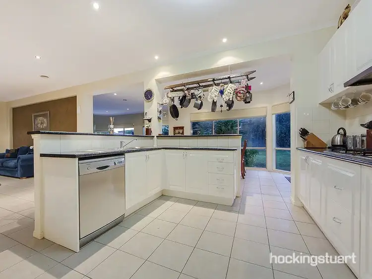 Fifth view of Homely house listing, 8 Highrise Court, Hillside VIC 3037