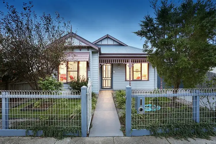 27 Hollington Crescent