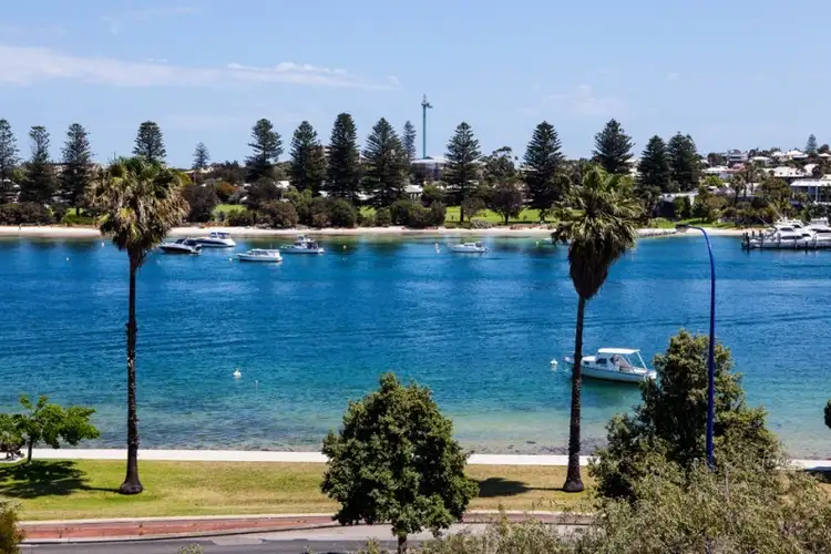 4/17 Tingira Circle, East Fremantle WA 6158