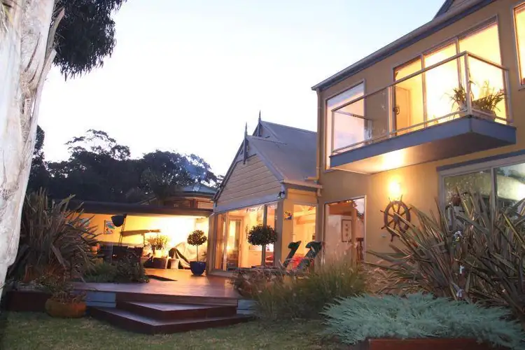 10 Clara Street, Kalimna VIC 3909