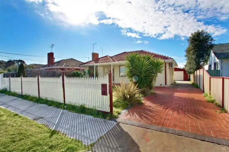 12 Moss Court, Glenroy VIC 3046
