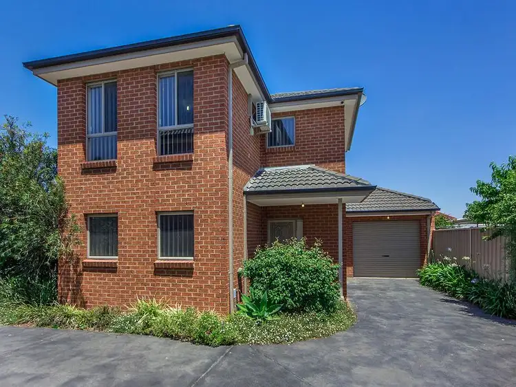 2/10 Millawa Avenue, St Albans VIC 3021